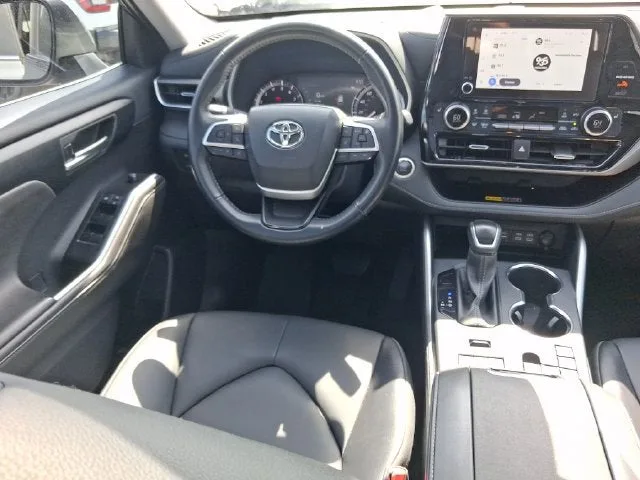 2026 Toyota Highlander XLE photo 8