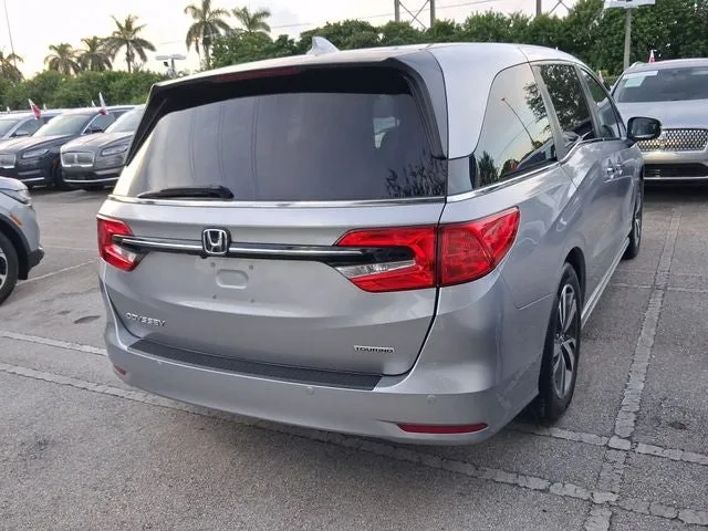 2022 Honda Odyssey Touring photo 4