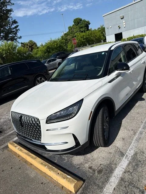 2025 Lincoln Corsair Premiere photo 3