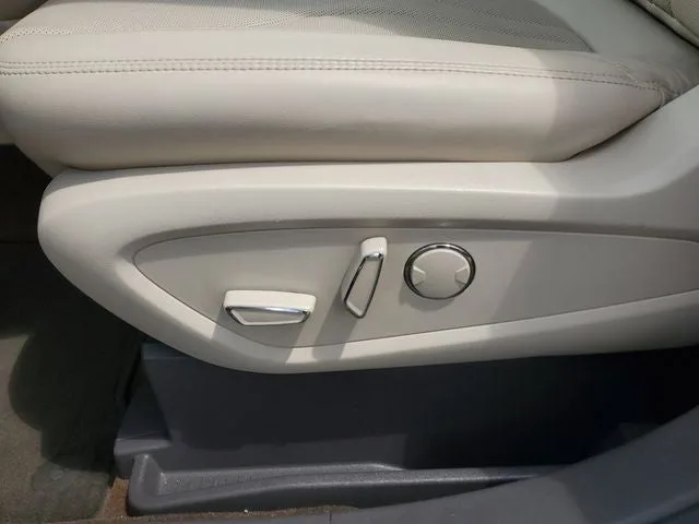 2019 Lincoln Nautilus Reserve photo 14