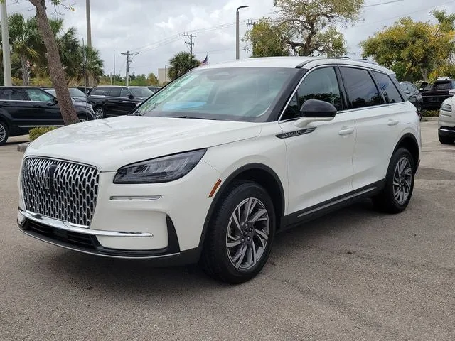 2023 Lincoln Corsair Standard photo 3