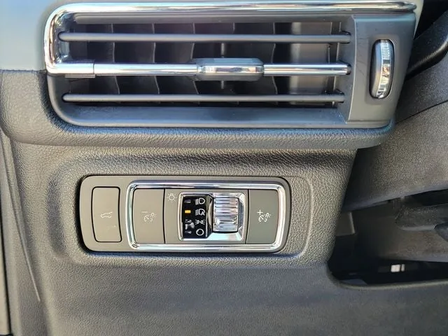 2022 Lincoln Corsair Standard photo 12