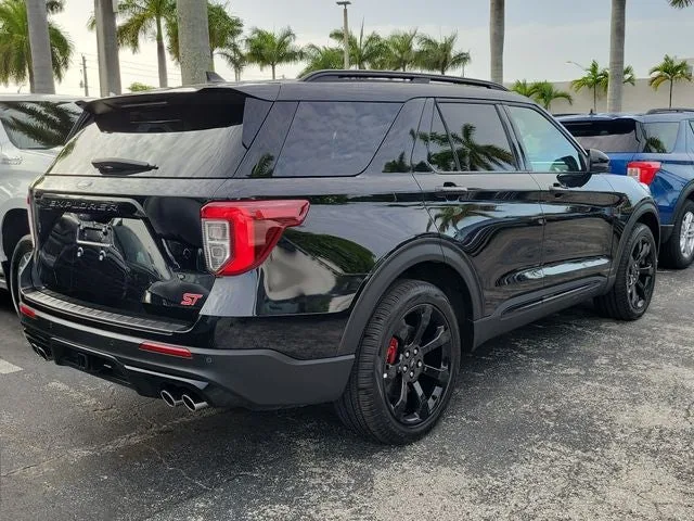 2023 Ford Explorer ST photo 3