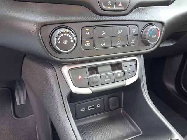 2022 GMC Terrain SLE photo 20