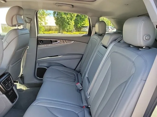 2019 Lincoln Nautilus Reserve photo 11