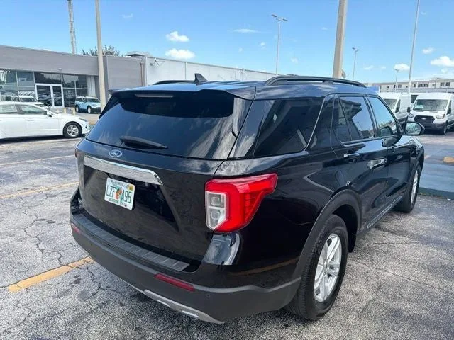 2023 Ford Explorer XLT photo 7