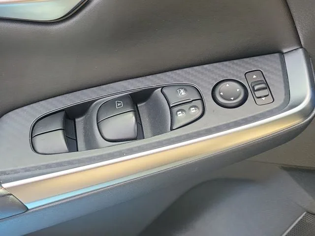 2025 Nissan Sentra SR photo 17