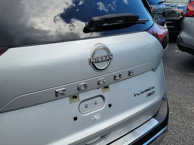 2023 Nissan Rogue Platinum photo 5