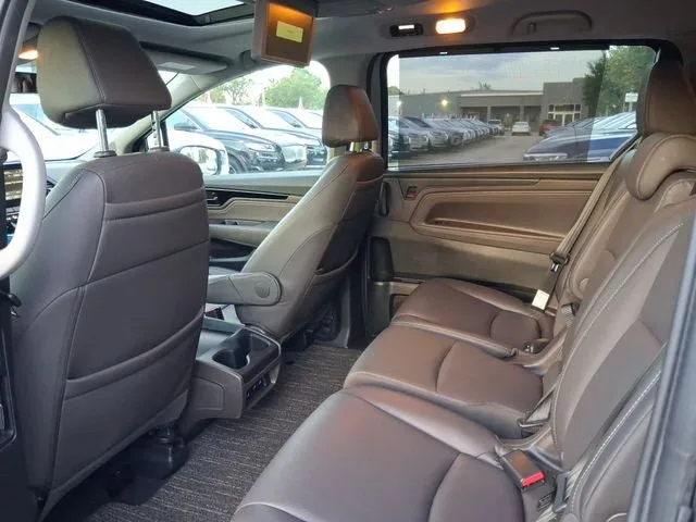 2022 Honda Odyssey Touring photo 6