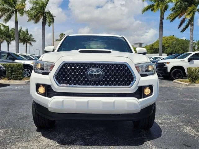 2018 Toyota Tacoma TRD Sport V6 photo 2