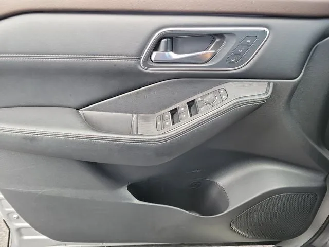 2023 Nissan Rogue Platinum photo 28