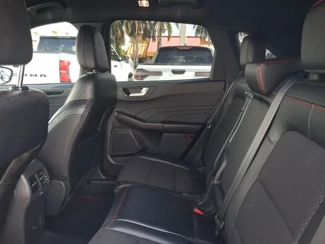 2023 Ford Escape ST-Line photo 6