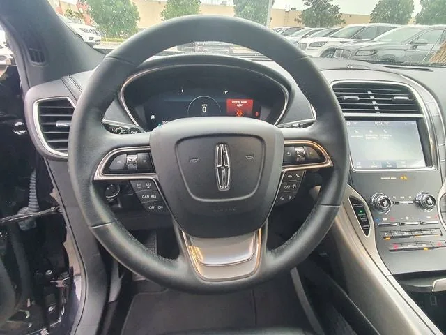 2020 Lincoln Nautilus Standard photo 18