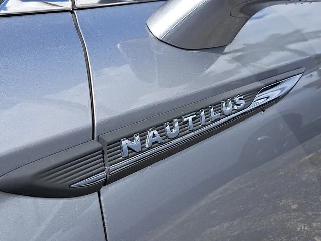 2022 Lincoln Nautilus Reserve photo 6