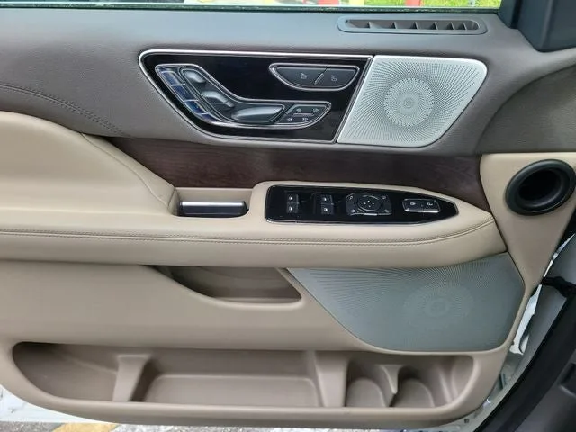 2022 Lincoln Navigator L Reserve photo 15