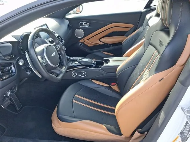 2020 Aston Martin Vantage Base photo 8