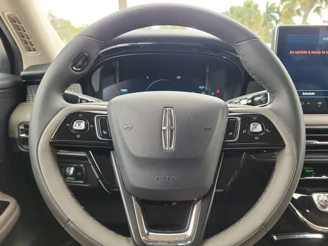 2023 Lincoln Corsair Standard photo 19