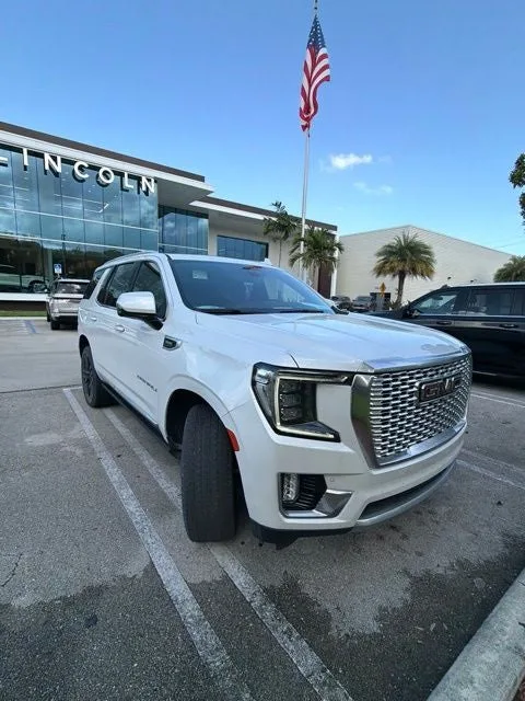 2022 GMC Yukon Denali photo 2