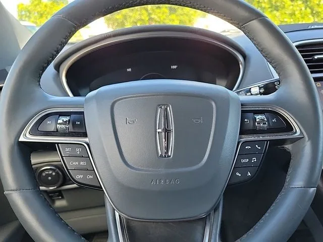2019 Lincoln Nautilus Reserve photo 14