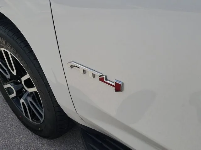 2022 GMC Yukon AT4 photo 11