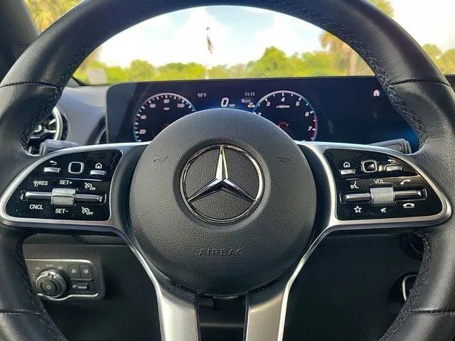 2023 Mercedes-Benz GLB GLB 250 photo 14