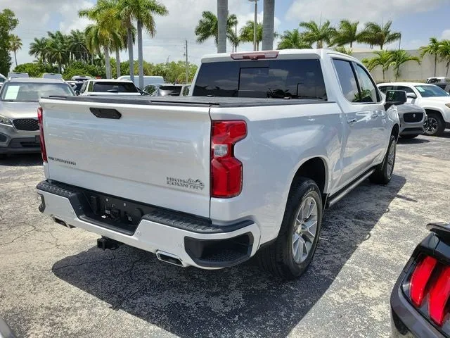 2020 Chevrolet Silverado 1500 High Country photo 3