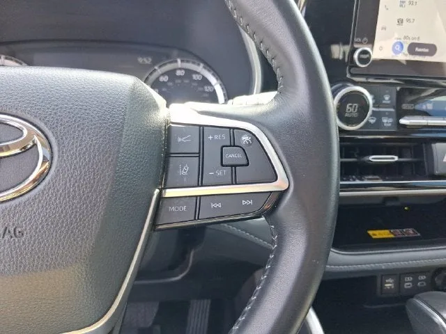 2026 Toyota Highlander XLE photo 19