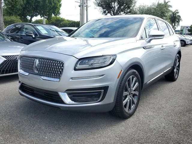 2019 Lincoln Nautilus Select photo 3