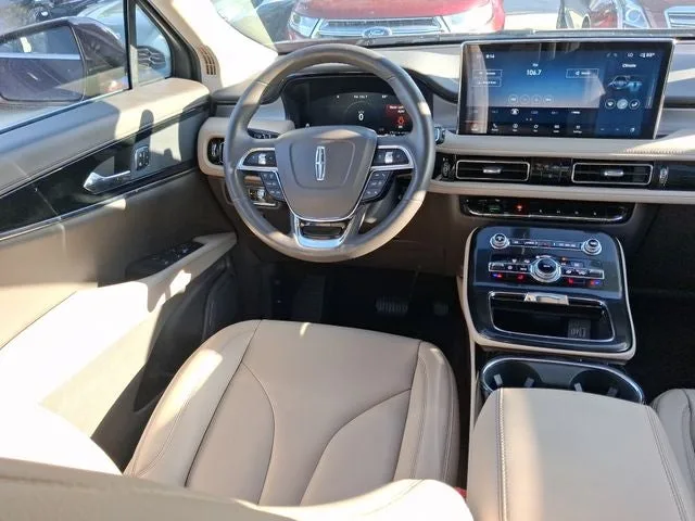 2022 Lincoln Nautilus Standard photo 8