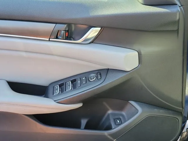 2019 Honda Accord LX photo 14