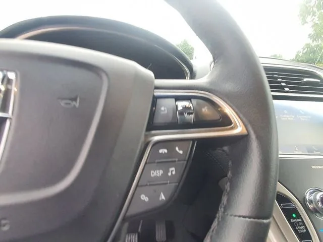 2020 Lincoln Nautilus Standard photo 25
