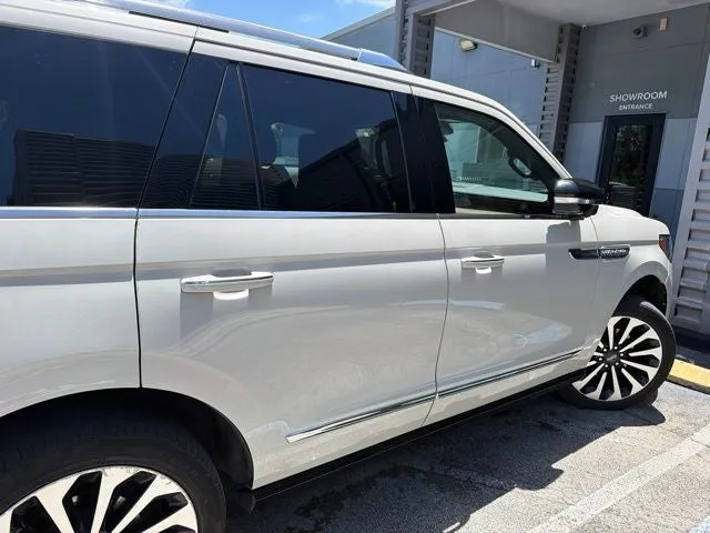2023 Lincoln Navigator Reserve photo 2