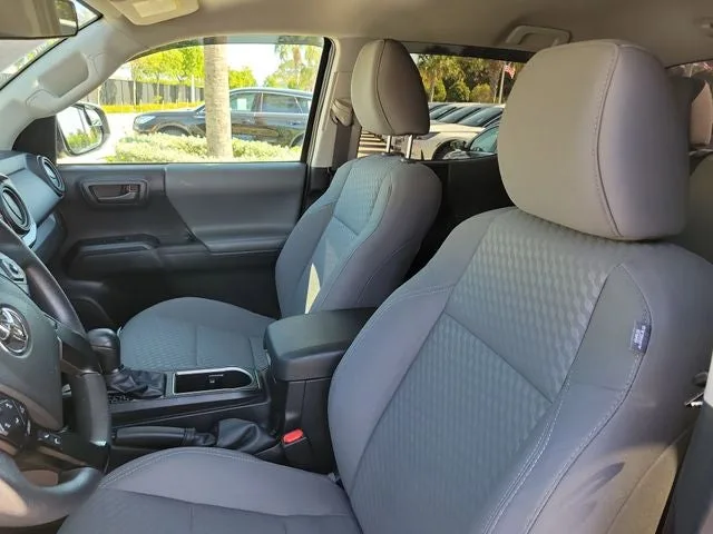 2022 Toyota Tacoma SR V6 photo 12