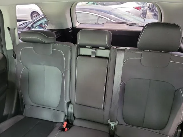 2023 Jeep Grand Cherokee Laredo photo 11