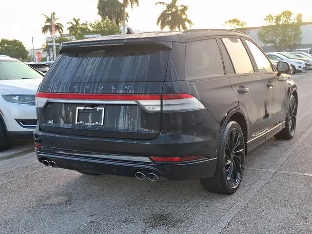 2023 Lincoln Aviator Black Label Premium photo 4