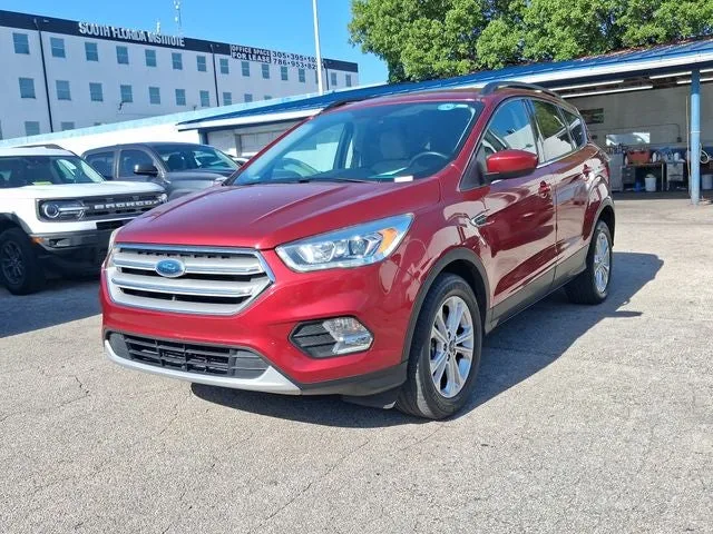2018 Ford Escape SEL photo 2