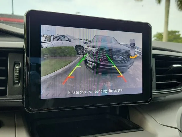 2022 Ford Explorer XLT photo 22