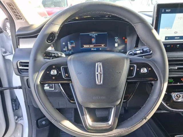 2023 Lincoln Corsair Standard photo 14