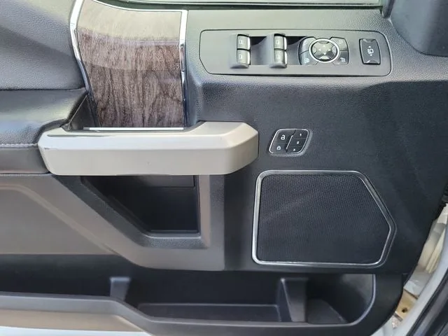 2019 Ford F-250SD Lariat photo 16
