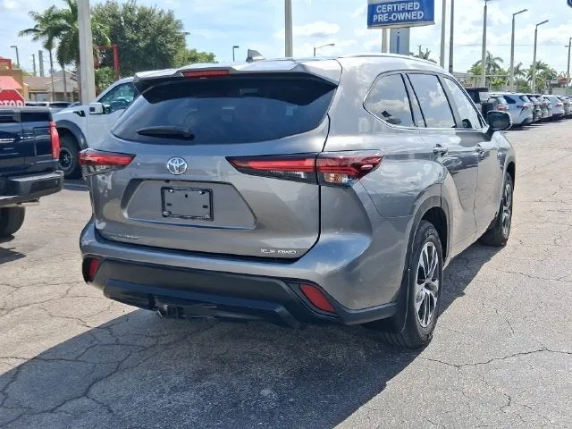 2026 Toyota Highlander XLE photo 4