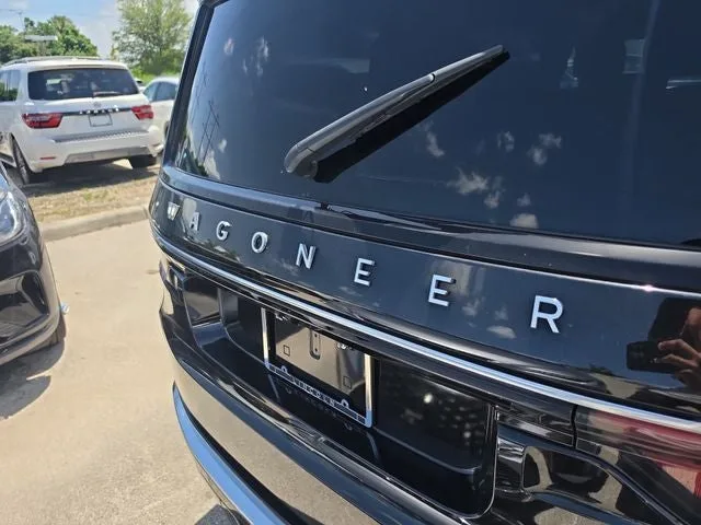 2023 Jeep Wagoneer Base photo 5