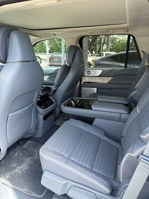 2024 Lincoln Navigator Black Label photo 6