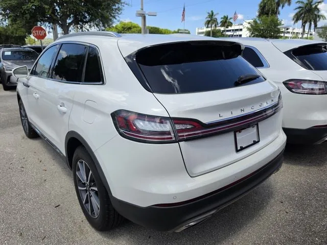 2023 Lincoln Nautilus Standard photo 3