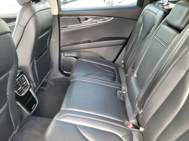 2023 Lincoln Nautilus Standard photo 12