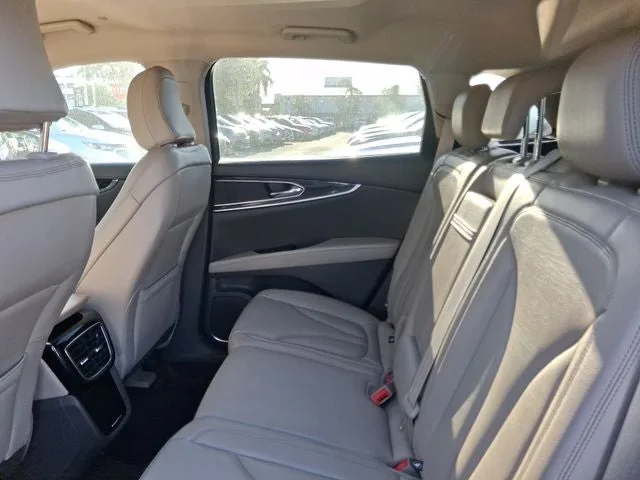 2022 Lincoln Nautilus Standard photo 6