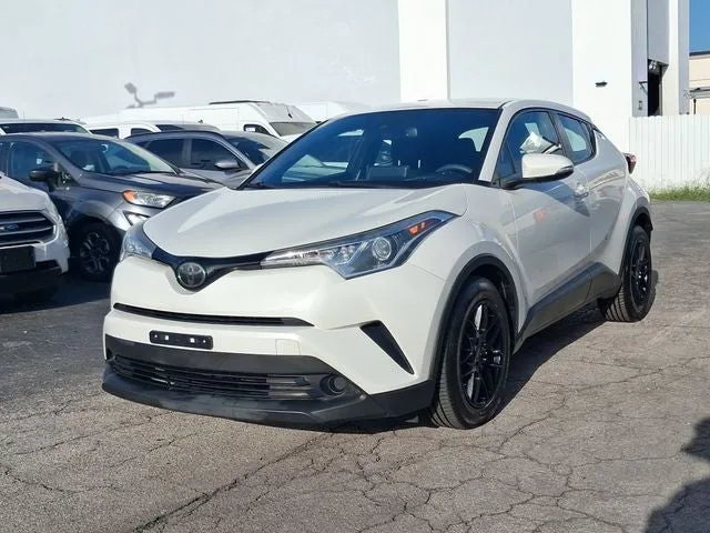2019 Toyota C-HR LE photo 2