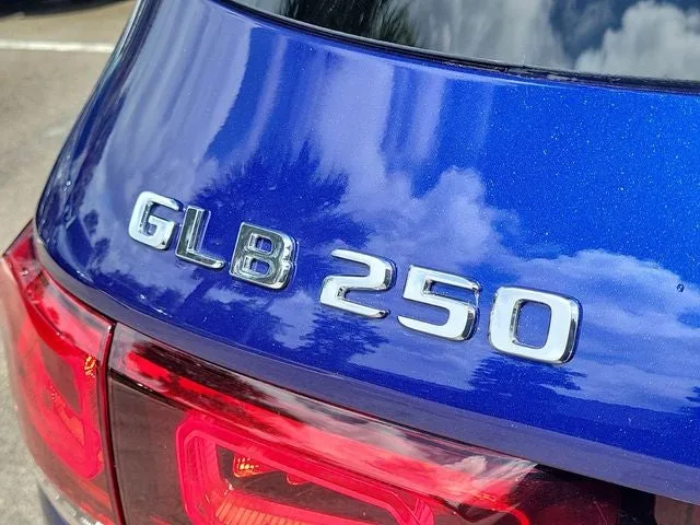 2023 Mercedes-Benz GLB GLB 250 photo 7