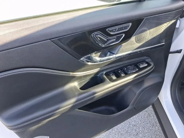 2023 Lincoln Corsair Standard photo 12