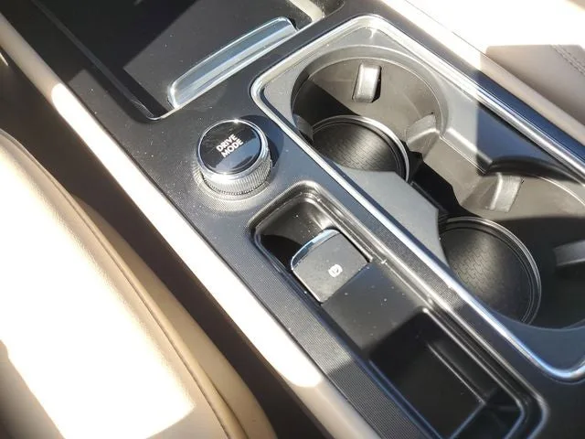 2023 Lincoln Corsair Standard photo 23