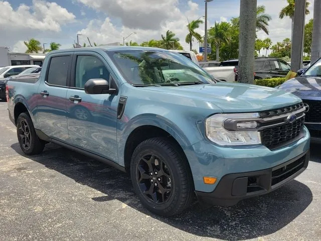 2023 Ford Maverick XLT photo 2